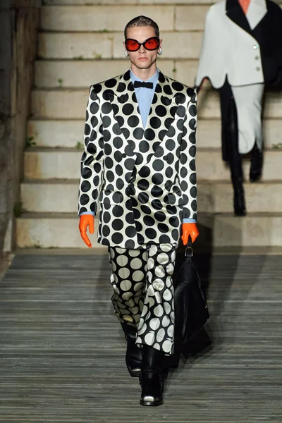 Look 48